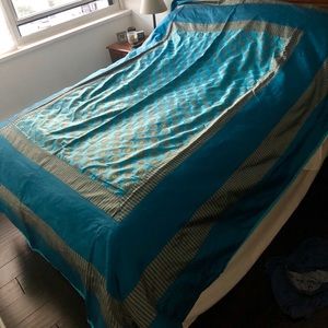 BRAND NEW King sized duvet and matching shams